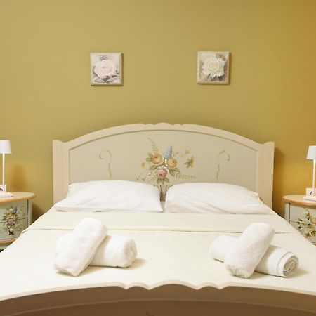 Madlen Apartments เนอา สกีโอนี ภายนอก รูปภาพ