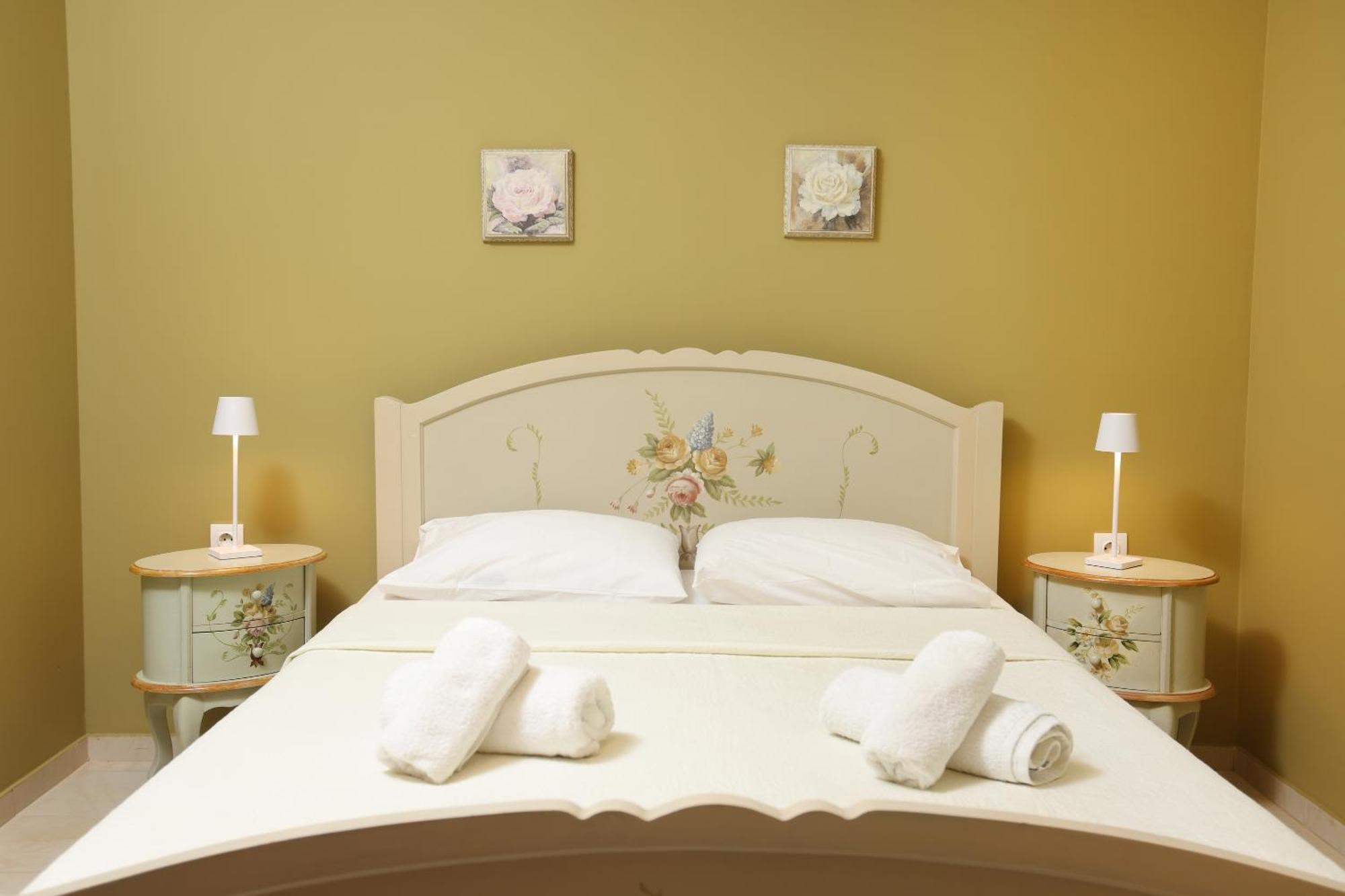Madlen Apartments เนอา สกีโอนี ภายนอก รูปภาพ